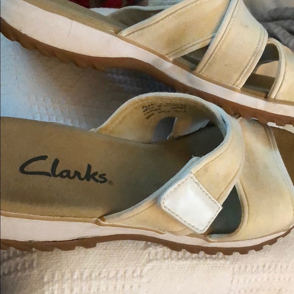 Cream and White Clark’s Sz 7M - Picture 2 of 3